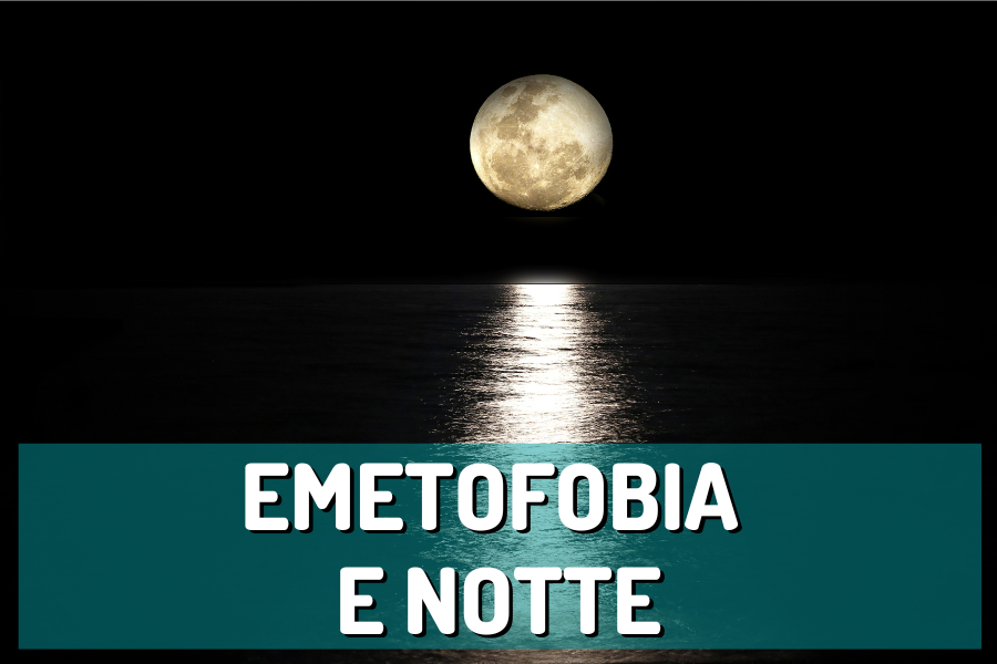 Luna piena di notte riflessa sul mare, con la scritta emetofobia e notte
